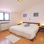 Valeria 1334 * Μεντουλίν
